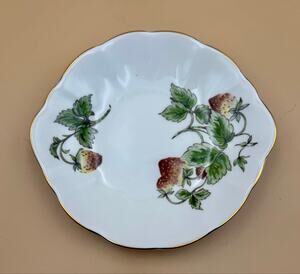 Coalport Strawberry Bone China Bread & Butter Dessert Plate 6.25” Gold Trim